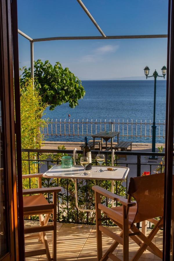 Notos Sea Front Apartment Glossa Eksteriør bilde